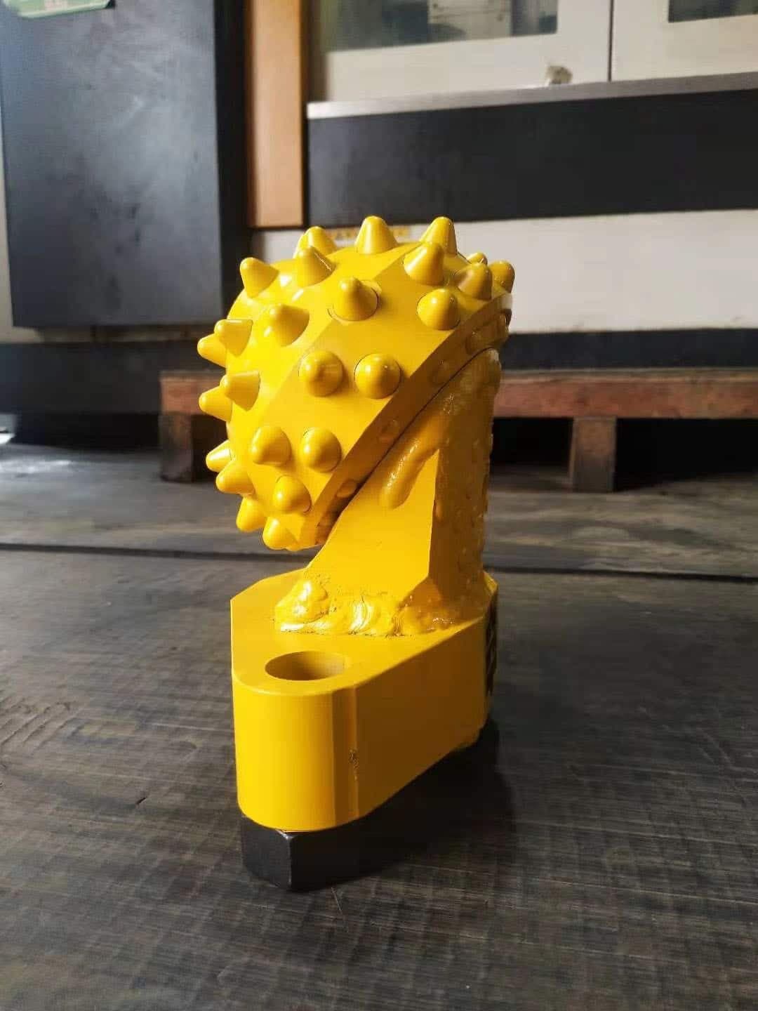 Roller bit for hard rock drilling in piling work
