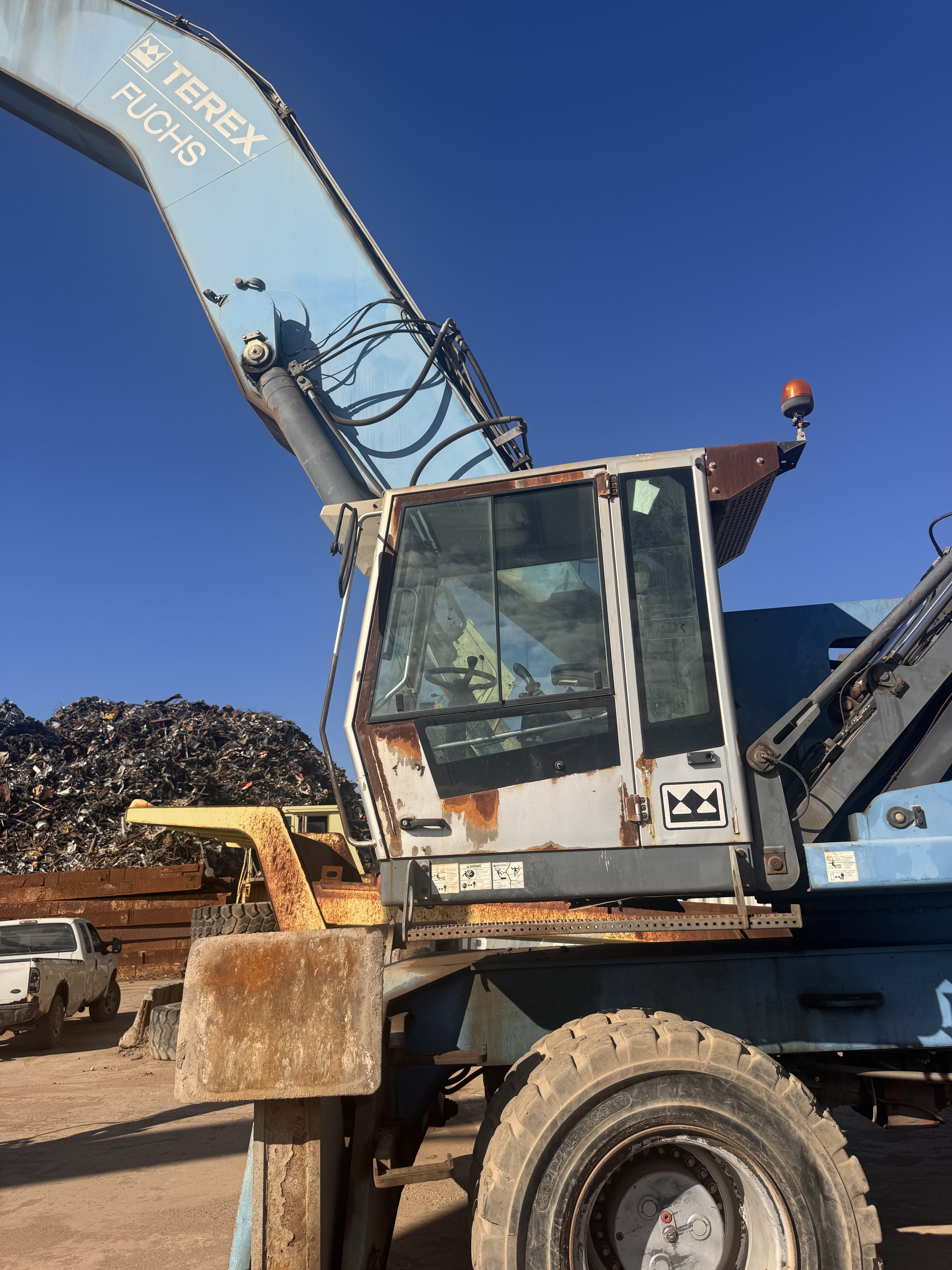 Used Fuchs MHL380