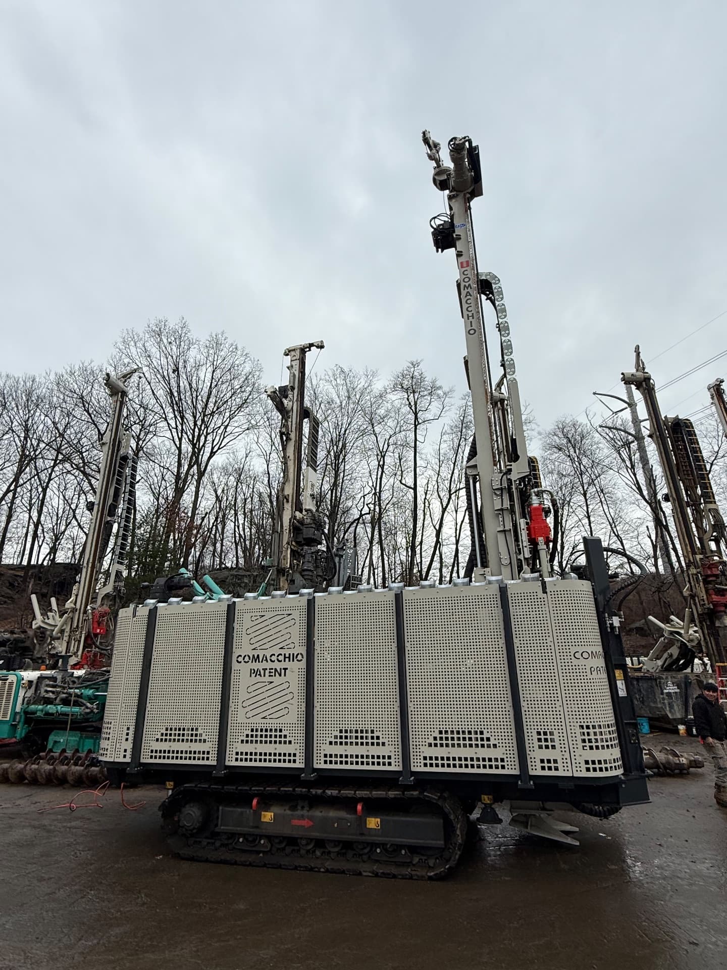 COMACCHIO GEO 909 GT - HYDRAULIC CRAWLER MOUNTED DRILL RIG