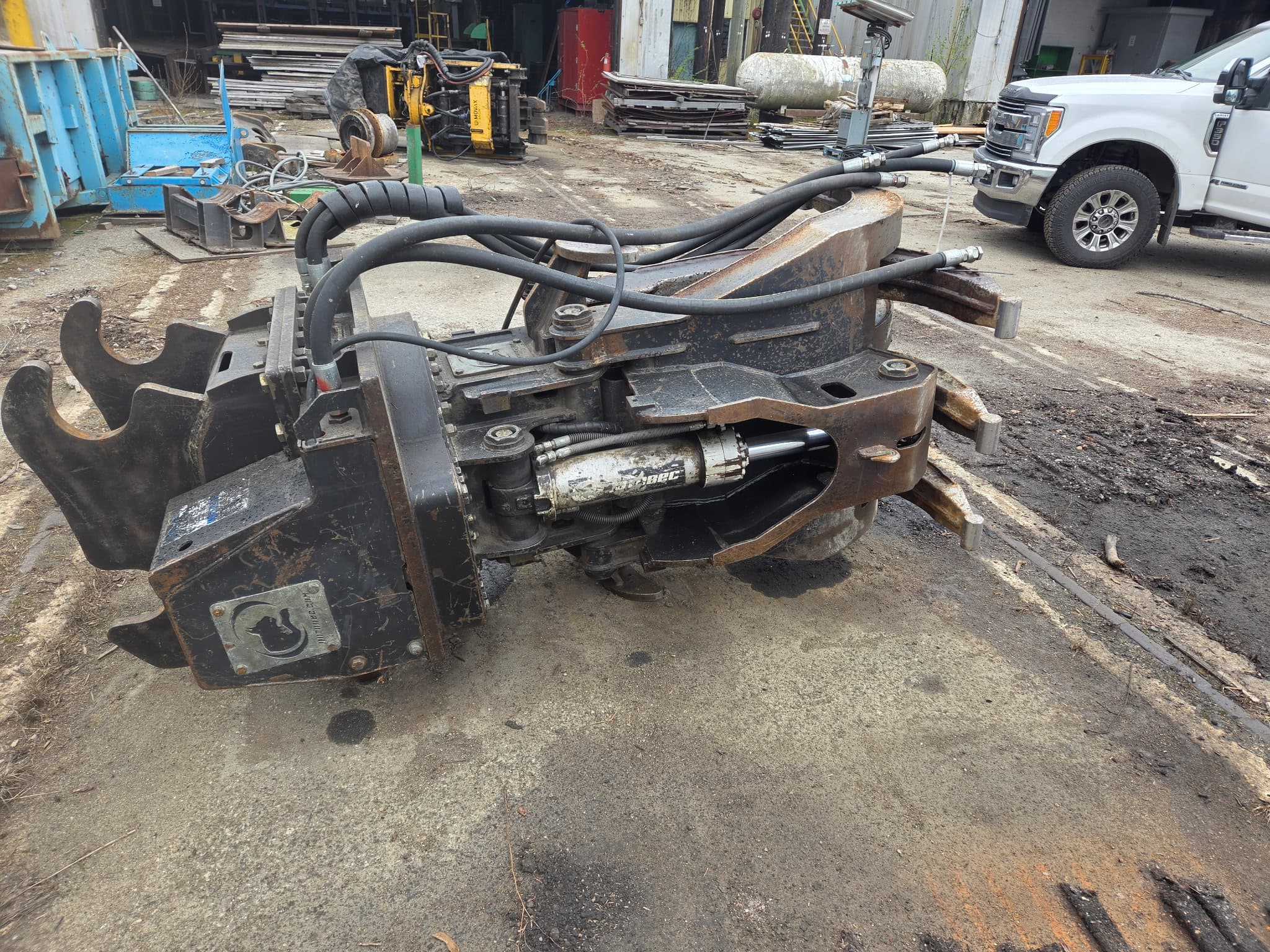 2013 Volvo EC220 Excavator with side grip and grappler