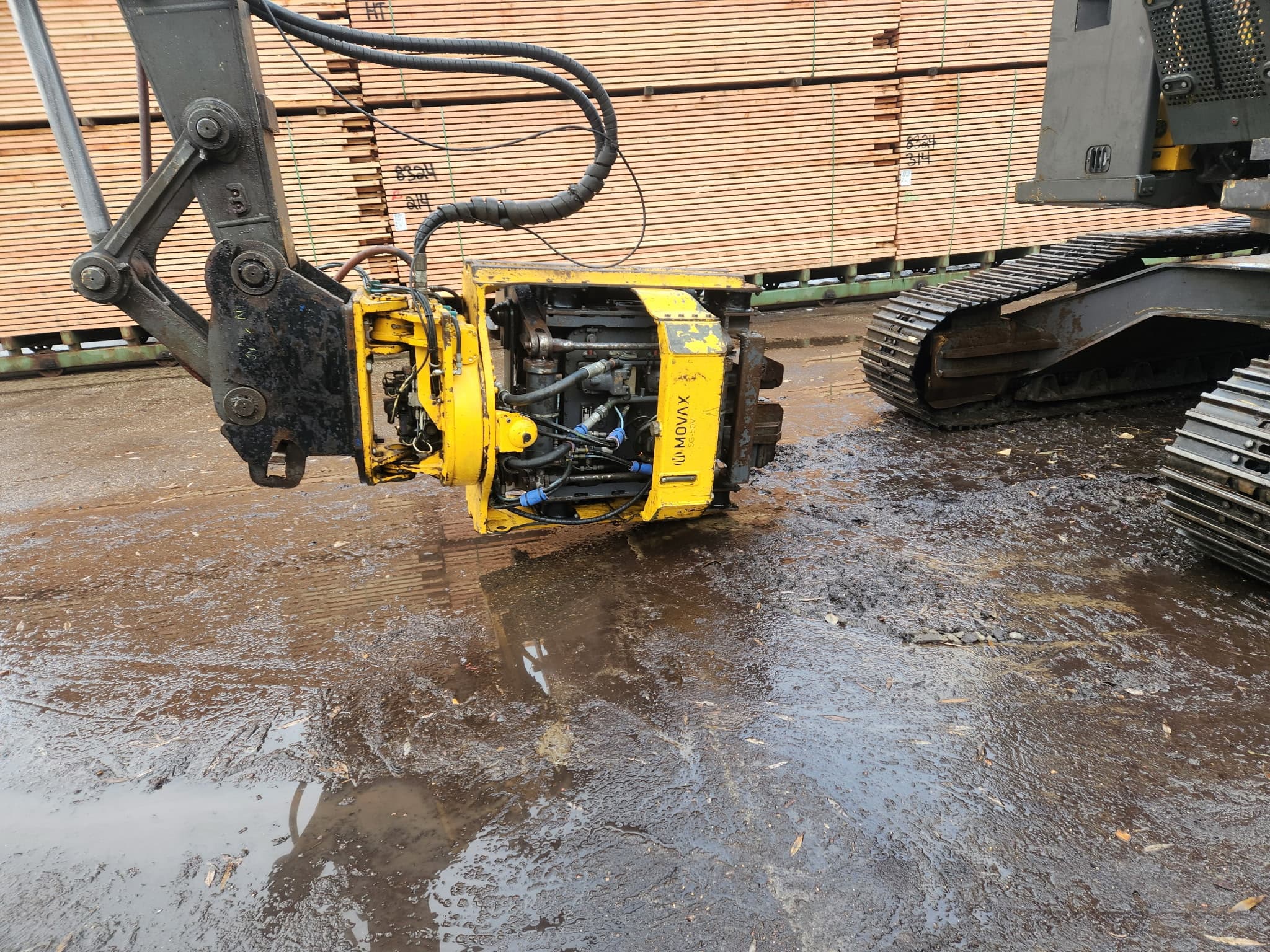 2013 Volvo EC220 Excavator with side grip and grappler